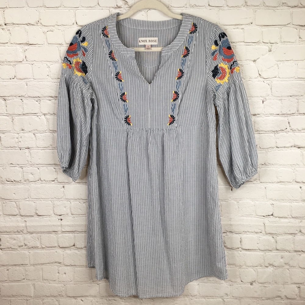 Seersucker dress with floral embroidery